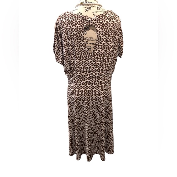 Dressbarn Sz 16 Brown and white Floral MIDI Dress V-Neck Tear Drop Back - Picture 2 of 7